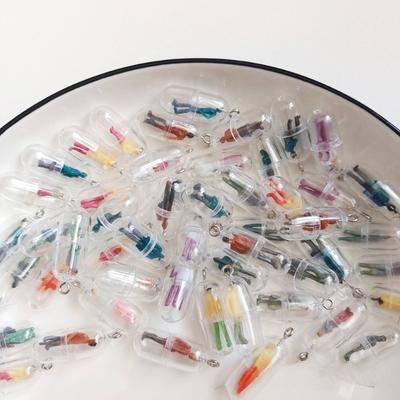 Japanische und Koreanische Simulation Dreidimensionale Mini-Figur Pillenkapsel DIY Harz Anhänger Zubehör für Tragbaren Schmuck