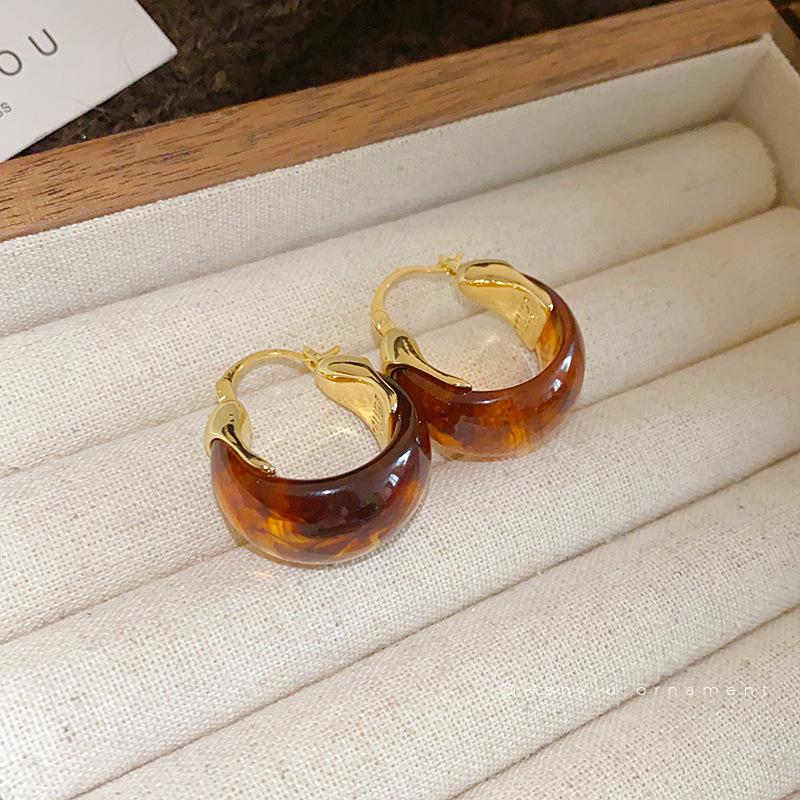 Gold-Plated U-Shaped Resin Ear Cuffs: Retro Y2K High-End Autumn & Winter Earrings