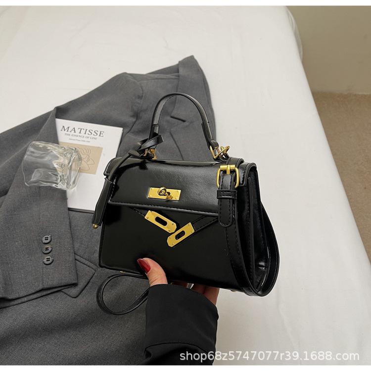 Textured Lock Portable Small Square Bag Women's 2025 New Versatile Classic Shoulder Messenger Bag Fashion Kelly Bag