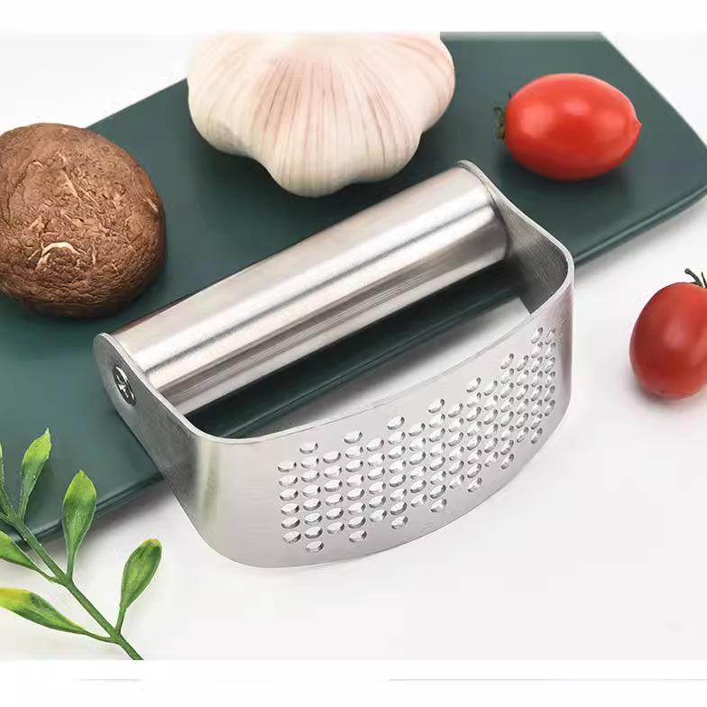 Stainless Steel Ring-Shaped Garlic Press and Crusher