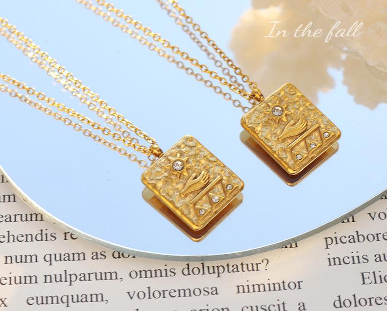 European-Style Personalized Zircon Pendant Necklace In 18K Gold-Plated Titanium Steel Clavicle Chain