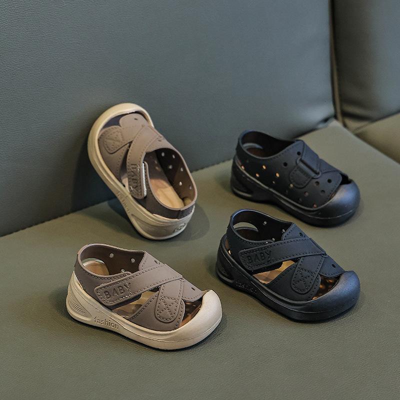 Sapatos de Caminhada Fechados Fofos para Bebês Meninos: Sandálias Anticolisão de Solado Macio para Uso Interno e na Praia