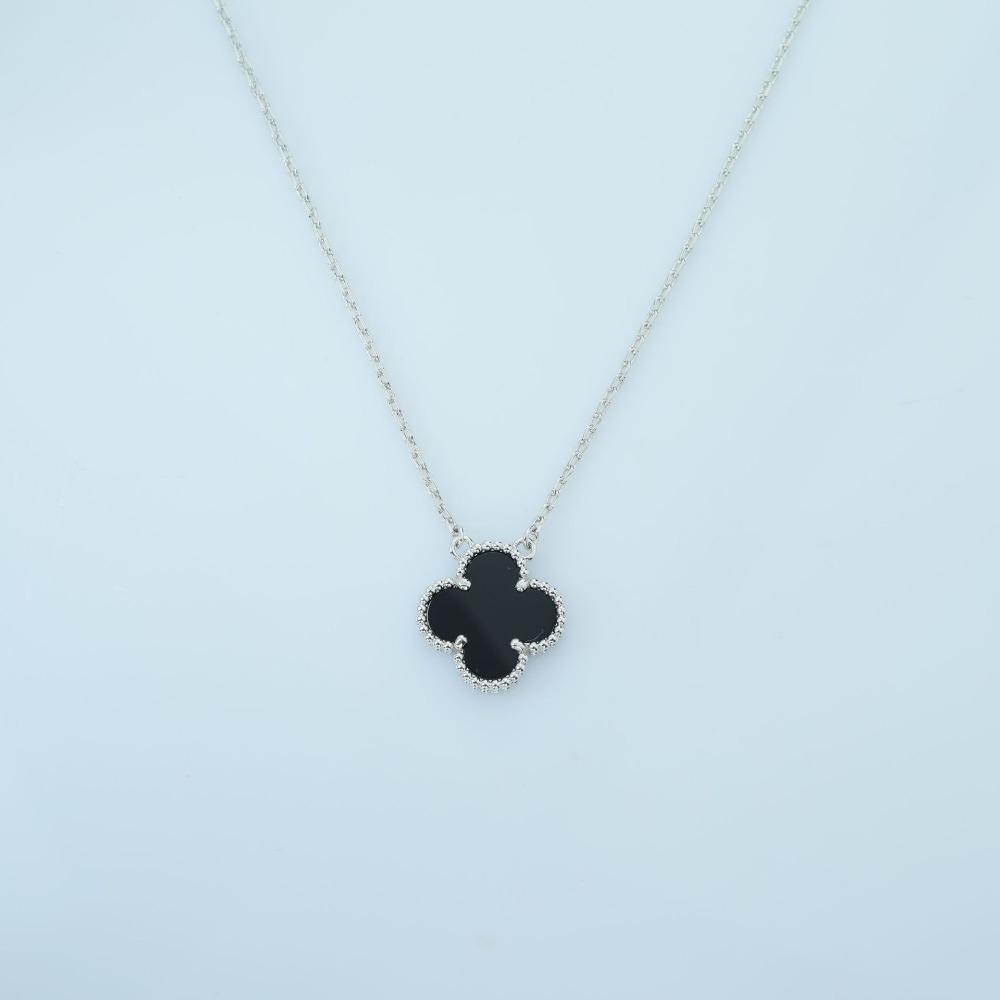 Four-leaf Clover Necklace Fashion Luxury Agate Chalcedony Women's Clavicle Chain Pendant