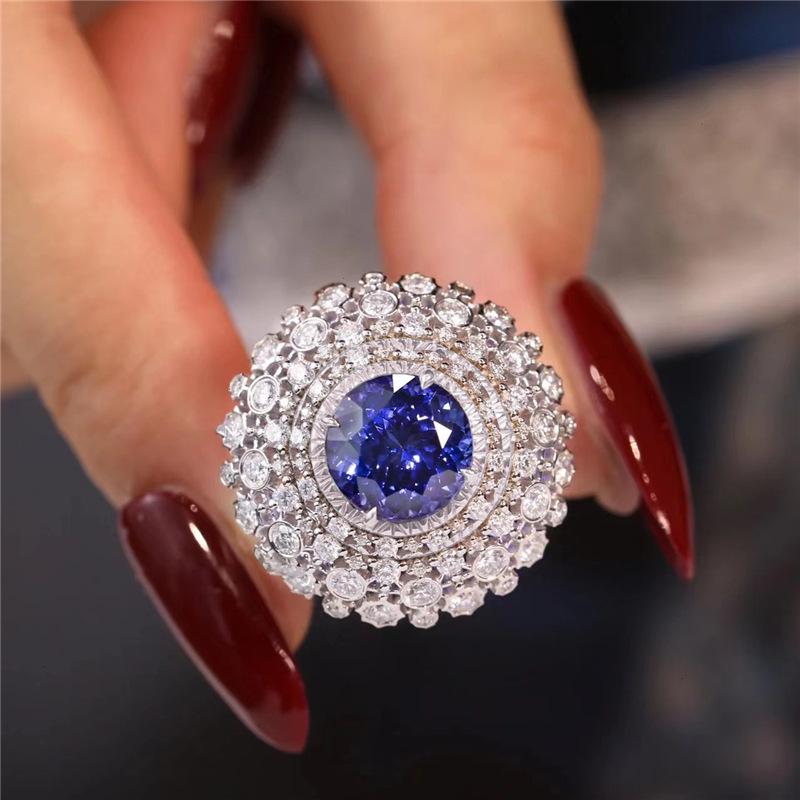 Luxurious Shiny Sapphire Ring for Women - Elegant High-End Design