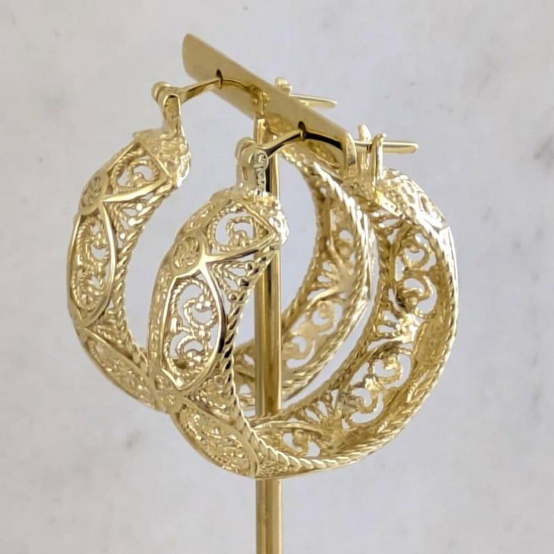 Stylish Elegant Hoop Earrings - Handcrafted Vintage Style Intricate Floral Design, Perfect for Casual Attire Gifting