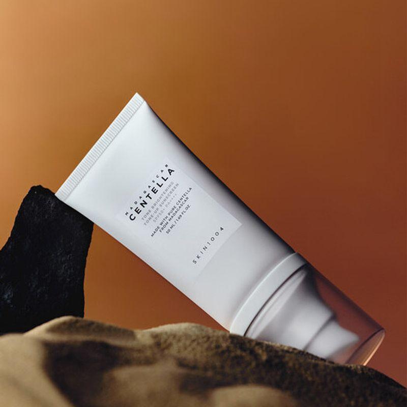 

Солнцезащитный крем с осветляющим эффектом и экстрактом центеллы мадагаскарской 50 мл