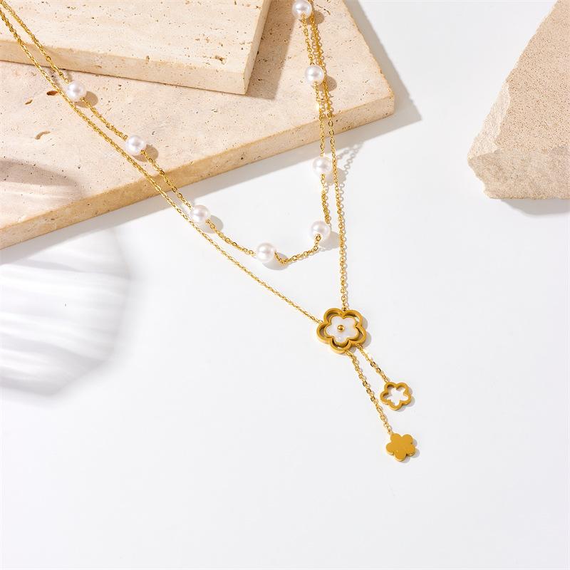 Gold Plated Double Layer Pearl Necklace with Mother of Pearl Clover Pendant, Dainty Adjustable Chain for Women, Elegant Daily Jewelry