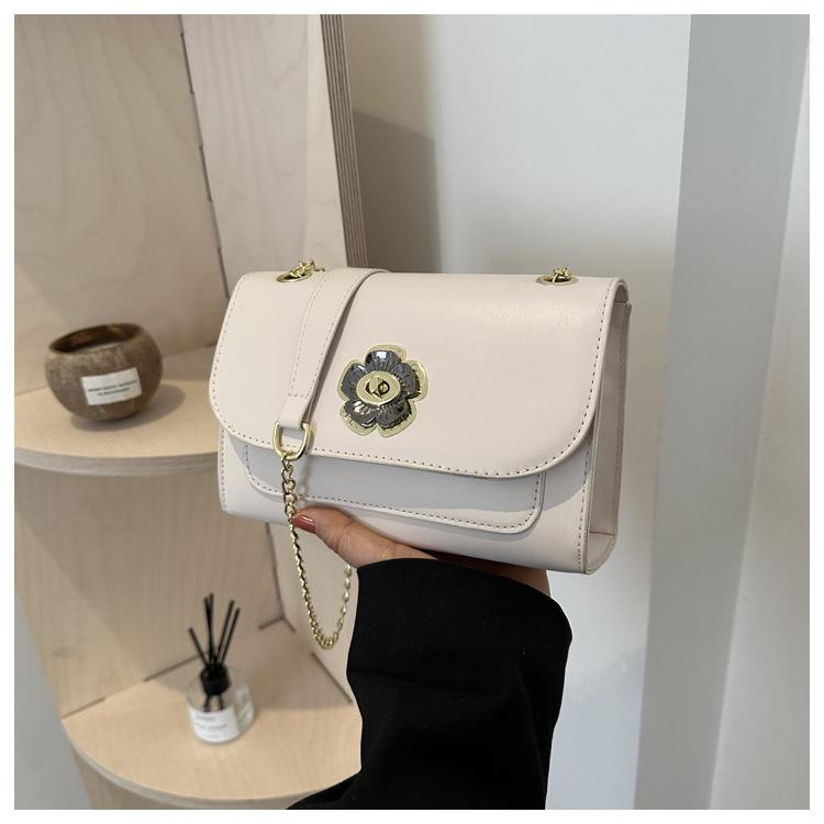 

Модная тенденция конфетного цвета сумка 2024 Весна Новая цепная сумка на одно плечо Нишевый дизайн сумка через плечо Модная женская сумка белый