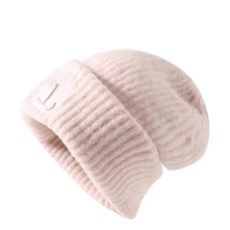 Women's Thick Wool Hat with Earmuffs for Autumn & Winter – Large Head Circumference, Loose Fit, Cozy Warmth, Stylish for All Face Sizes.