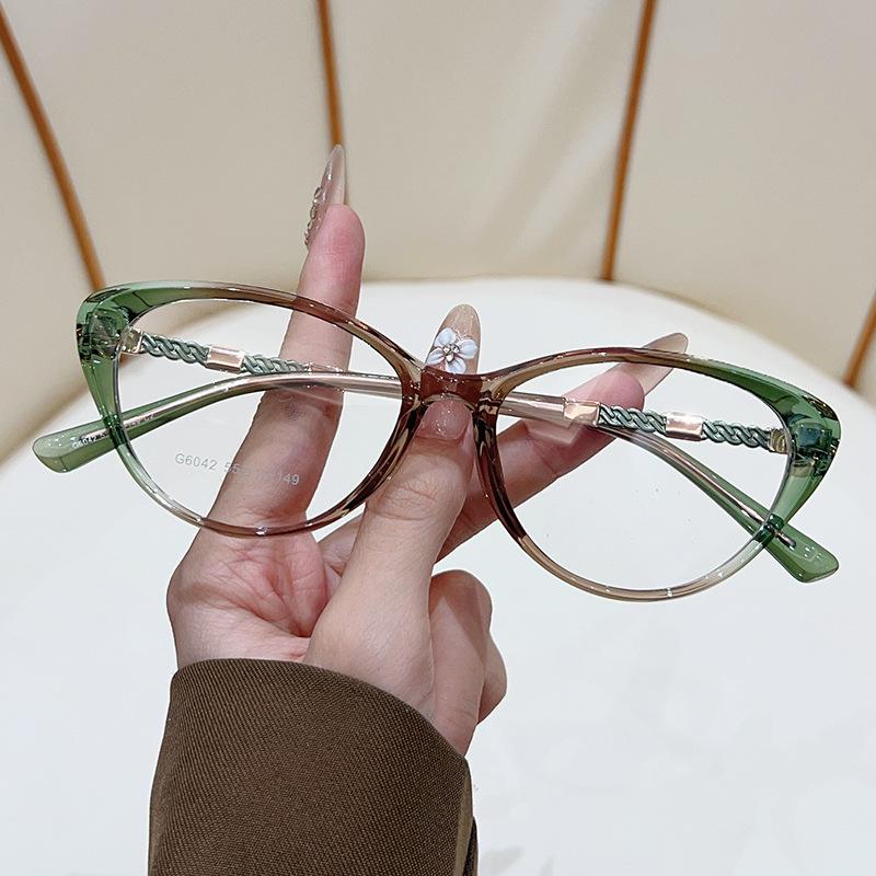 Women's Ultra-Light Cat-Eye Fashion Glasses - Elegant, Comfortable, and Stylish Eye Protection.