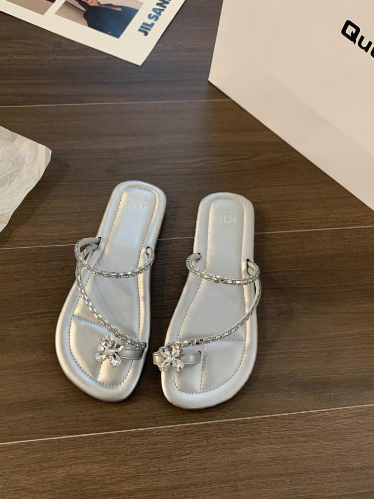Flat-bottomed French set-toed small cool slippers fairy shoes 2025 new summer soft-soled with skirt rhinestone sandals