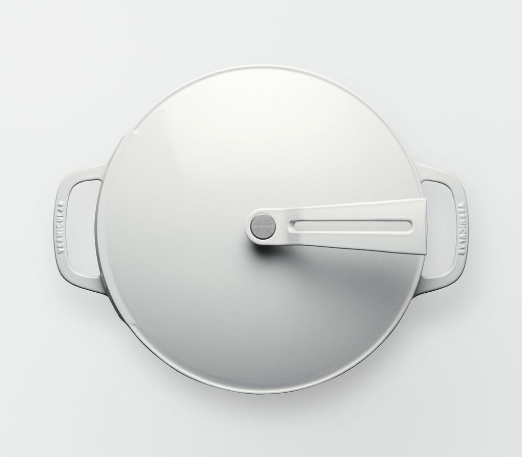 Vermicular Cast Enamel Pot 26cm Sea Salt White Waterless Cooking Waterless Bake Dedicated Recipe Book Included Oven Pot 2 Self Standing Lid [Shallow