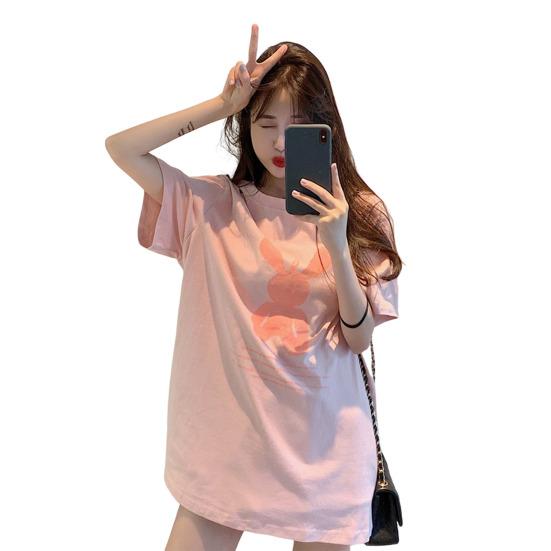 

Женская футболка средней длины, свободная с мультяшным принтом, круглый вырез, контрастный цвет M розовый