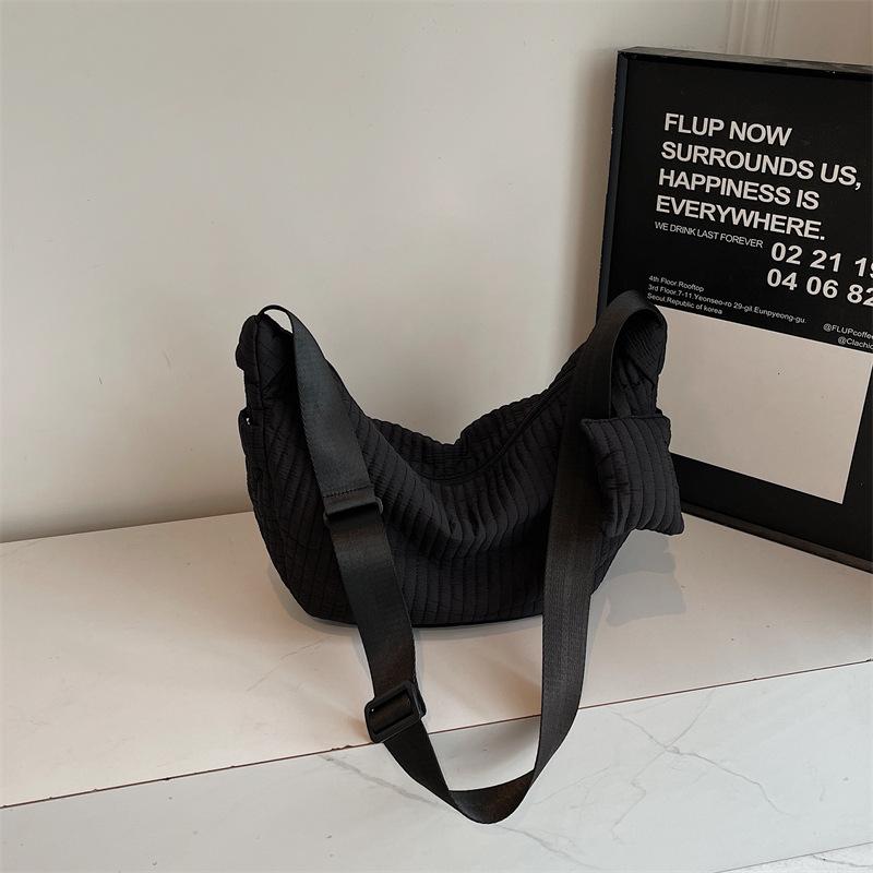 Korean Version of Foreign Style Pleated Lazy Wind Dumpling Bag Women's 2025 Autumn and Winter New Lightweight Large-capacity Single Shoulder Oblique