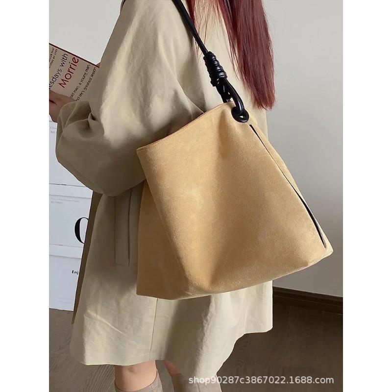 

Fengdong s new retro plush bag, shoulder bucket bag, large-capacity portable women s bag. светло-коричневого