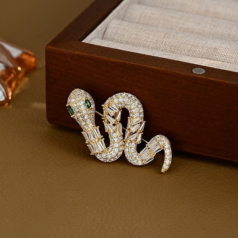 XZ60313 Snake Brooch Women's High-end Anti Glare Chest Flower Exquisite Light Luxury Style Brooch