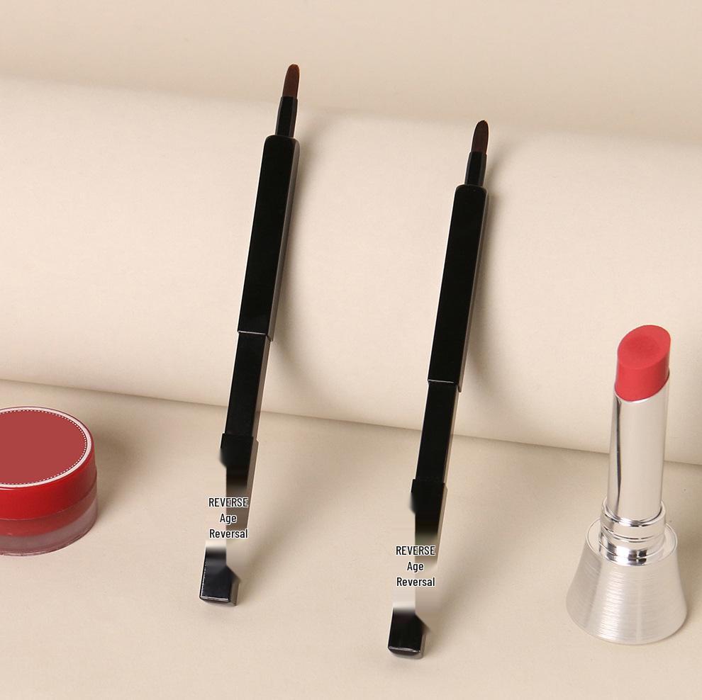 Compact, Skin-Friendly Anti-Aging Retractable Lip Brush - Soft Bristles, Dustproof, and Easy to Clean