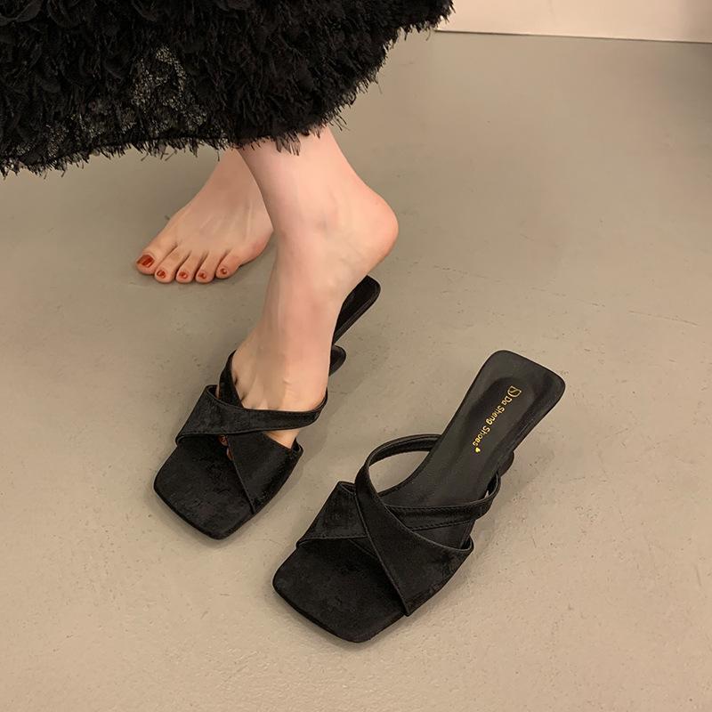 

Sandals women s summer wear new square head thick heel cool slippers niche temperament versatile open-toed sandals 40 чёрный