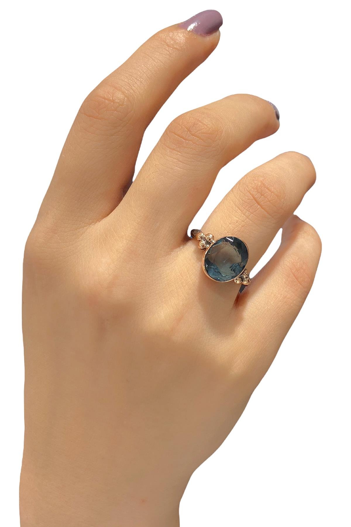 

Кольцо из серебра 925 пробы с натуральным синим топазом ручной работы