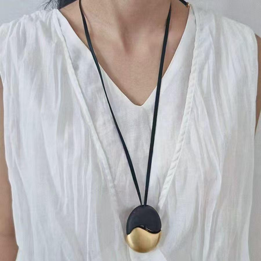 

F165 Tai Chi Retro Leather Rope Necklace: Ancient Chinese Style, High-End Feel, TT650 & LT588