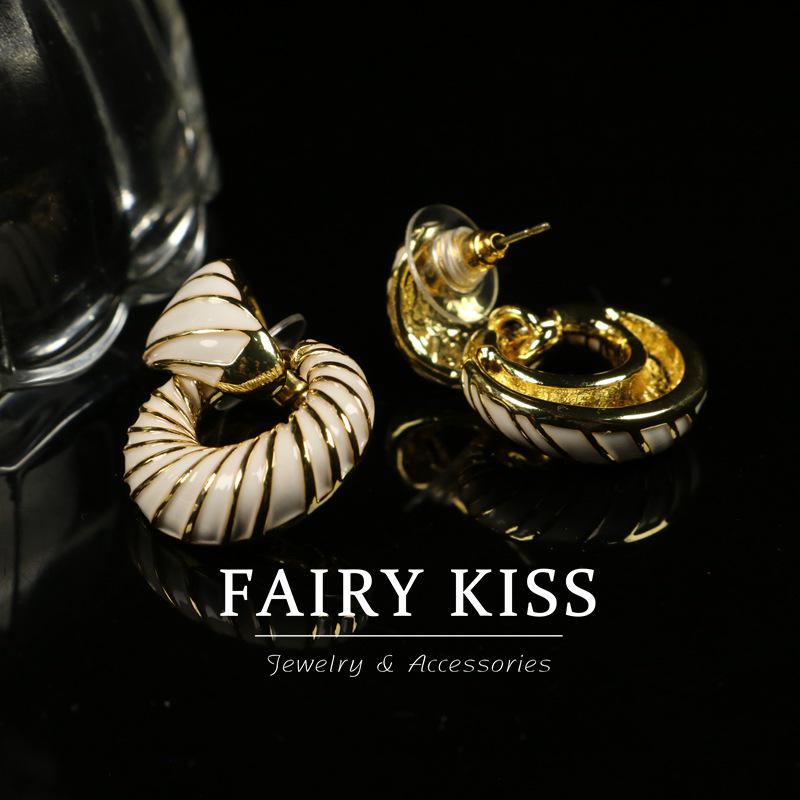 Elegant Retro European-American Enamel Earrings with S925 Silver Needle