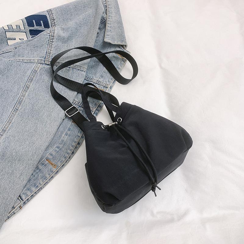 

Large-capacity underarm bag women s bag 2025 spring new simple solid color foreign trend casual shoulder bucket bag