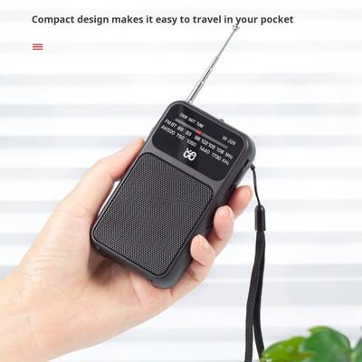 Přenosné mini rádio, uživatelsky přívětivý design, snadno se přenáší, napájené bateriemi, malé AM/FM rádio s LED svítilnou