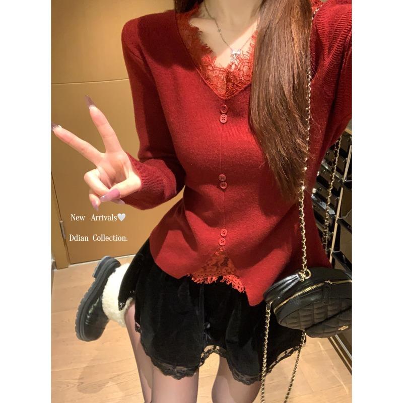 A spring, autumn and winter high-end collar lace knitted sweater for small people with thin bottoming sweaters and tops for women