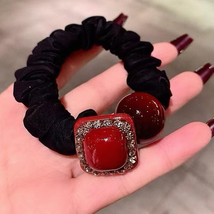 Luxurious French Pearl Hair Tie for Women - Versatile, Retro, and High Elasticity Hair Band