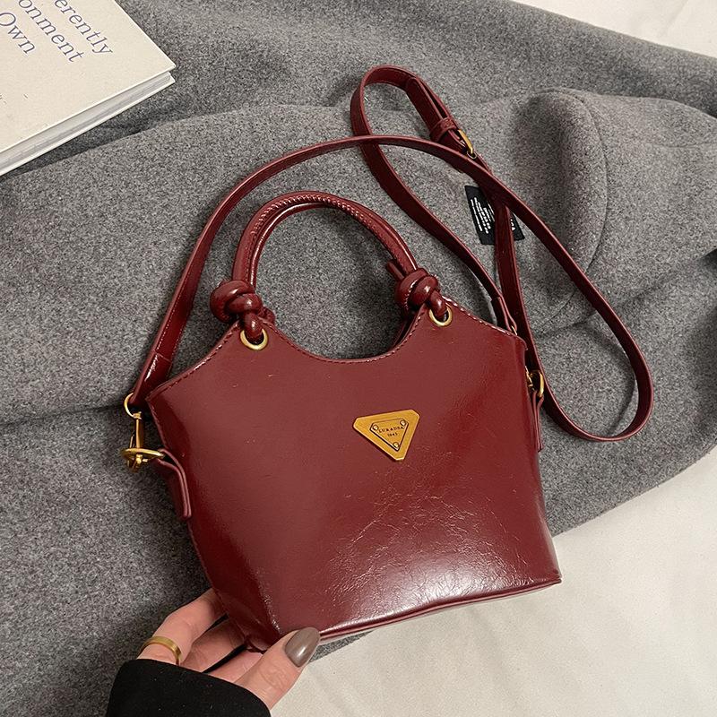 Popular New Products, Niche Fashionable Simple Temperament, Portable Bucket Bag, Korean Version of Casual Commuting Versatile Messenger Bag, Women