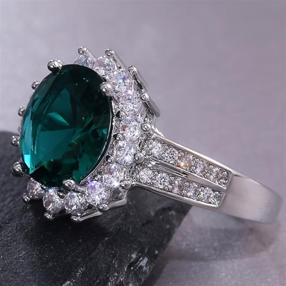 A luxurious geometric fashion women's engagement ring from Europe and America, suitable for weddings, engagement parties, and holiday jewelry