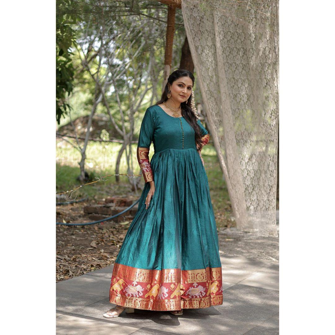 

Фирменное и разработанное платье высшего качества с дупаттой с высокой степенью связи.