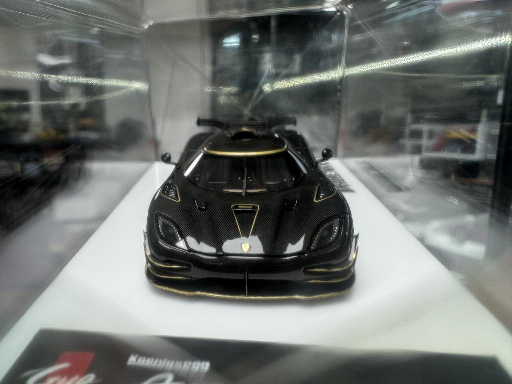 1:64, Golden Phoenix, Resin Static Miniature Simulation Car Collectible Toy Model, Adult Collectible Decorative Item.