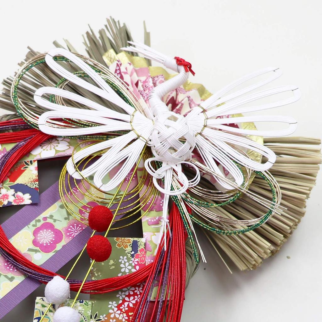 Osaka Choseido New Shimenawa stylish entrance with approximately 30cm crane and spring wreath includes a lucky cat chopstick rest as a Year's