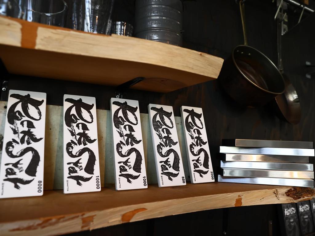 Shapton RockStar Model 1000 with Stainless Steel Storage Case, 11 Micro Class/TYPE WA Medium Grindstone, 60202