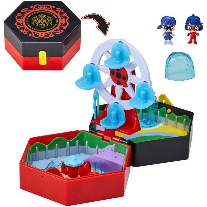 BANDAI - Miraculous Ladybug - Mini Universo Chibi Parco Divertimenti - Mini Figure di Marinette e Climatika Incluse - P50553
