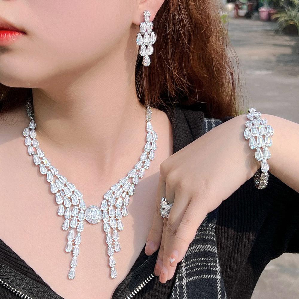French Light Luxury Atmosphere Celebrity Style Full Diamond Set Chain Wedding Dress Accessories Necklace Earrings Bracelet Ring Set