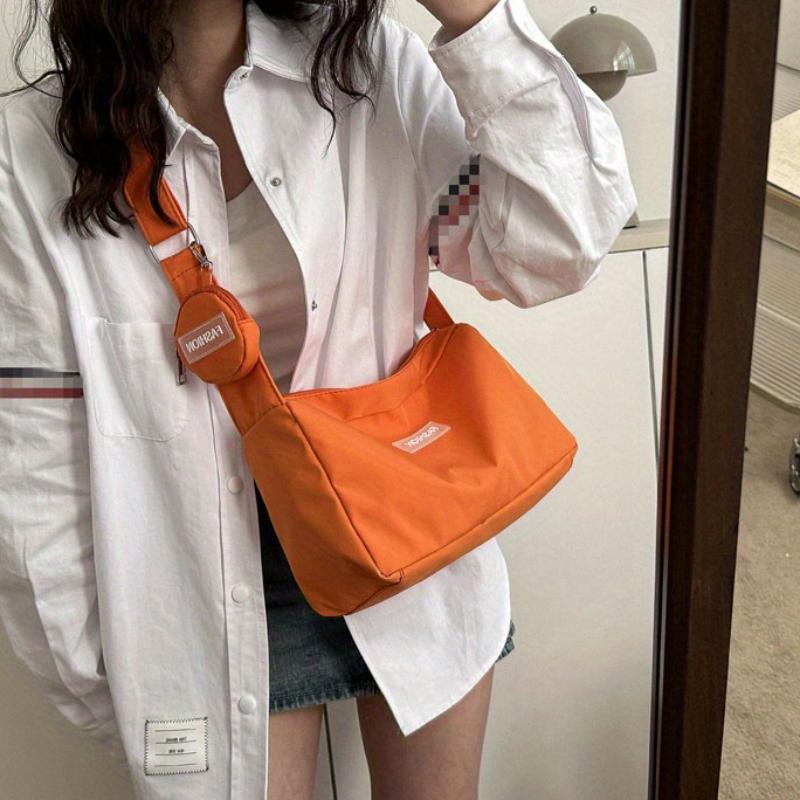 

Роскошная осенне-зимняя плюшевая сумка-тоут из мягкого полосатого искусственного меха с удобным ручным ремешком. Идеальный вариант оранжевый