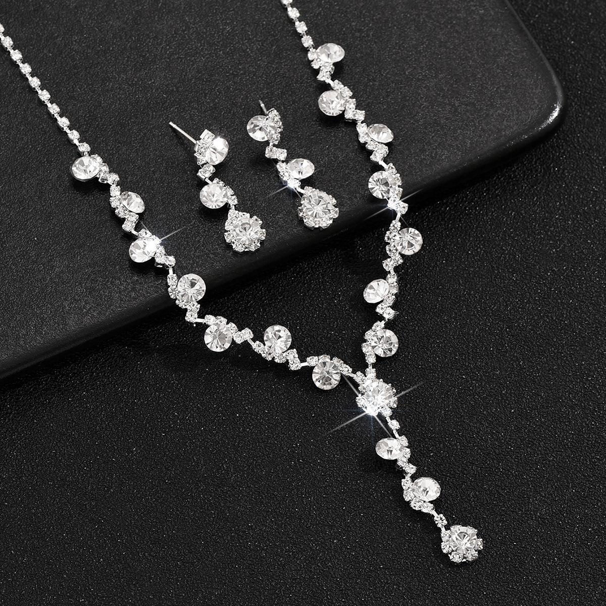 

Сверкающий разноцветный бриллиантовый ювелирный набор: Женское колье, серьги и браслет - Свадебный набор из трех предметов