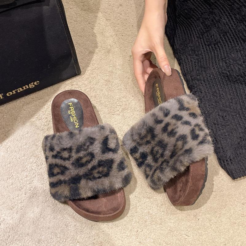 Early autumn new fluffy slippers women's fashion plush thick-bottomed flat-bottomed outer wear height-increasing one-word slippers women
