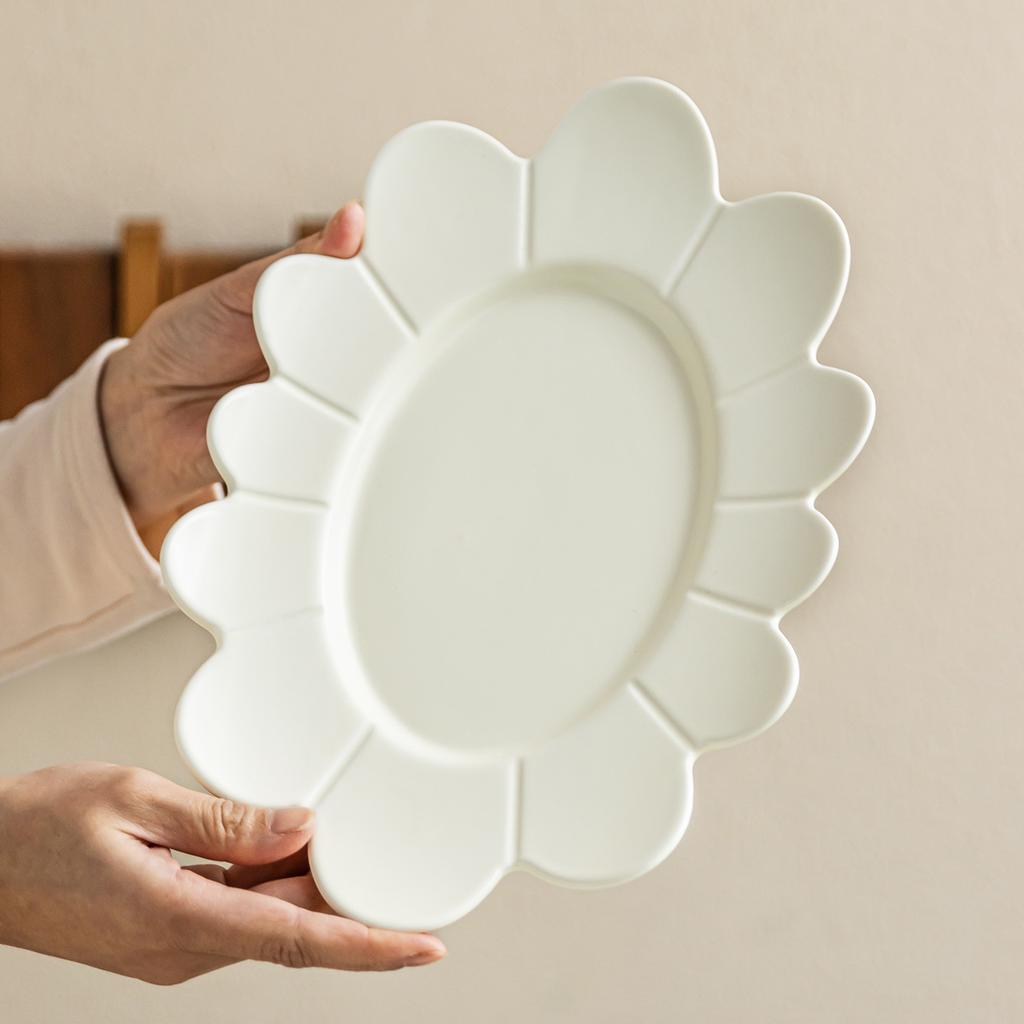 Minimalist Style Flower Ceramic Plate Fish Plate Creative Western Food Plate Fruit Salad Plate Vegetable Plate Tableware Plate