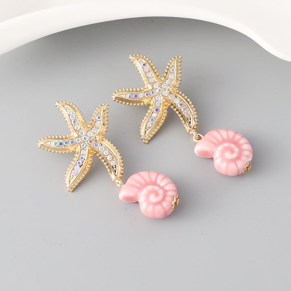 

Digadagu Metal Starfish Conch Animal Dangle Earrings New Women s Simple Elegant Earrings Party Zircon Accessories розовый