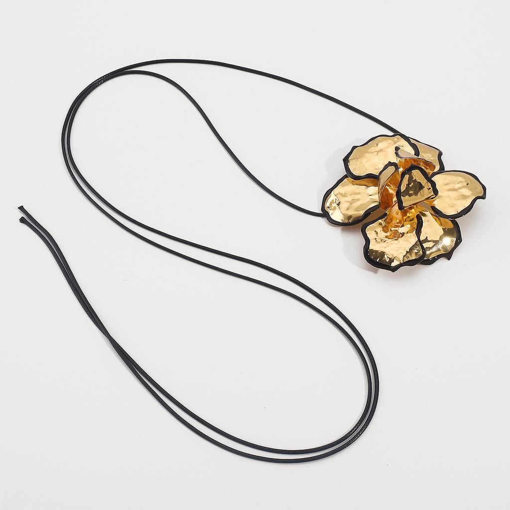 Tooxika Exaggerated Oil Drip Black Edge Three-dimensional Ruffled Flower Pendant Necklace Vintage Stacking Necklace