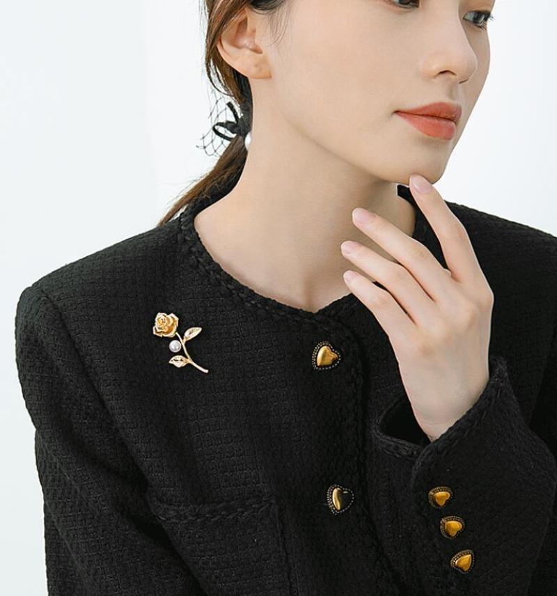 Romantic Rose Brooch, Exquisite and Fashionable Jewelry Shirt for Men and Women, Suit Backpack Accessories, Birthday Party Gift
