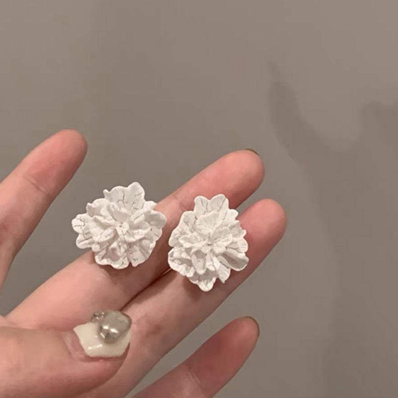 

Серьги-подвески с кисточками из жемчуга и цветов, инкрустированные бриллиантами Серебряная игла - Роскошное модное заявление