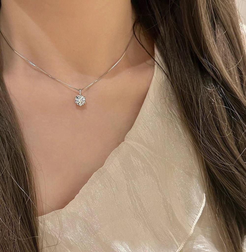 Elegant Zircon Necklace: Stylish, Lightweight, Niche Design, Minimalist, Exquisite, Super Sparkly Clavicle Chain for Women