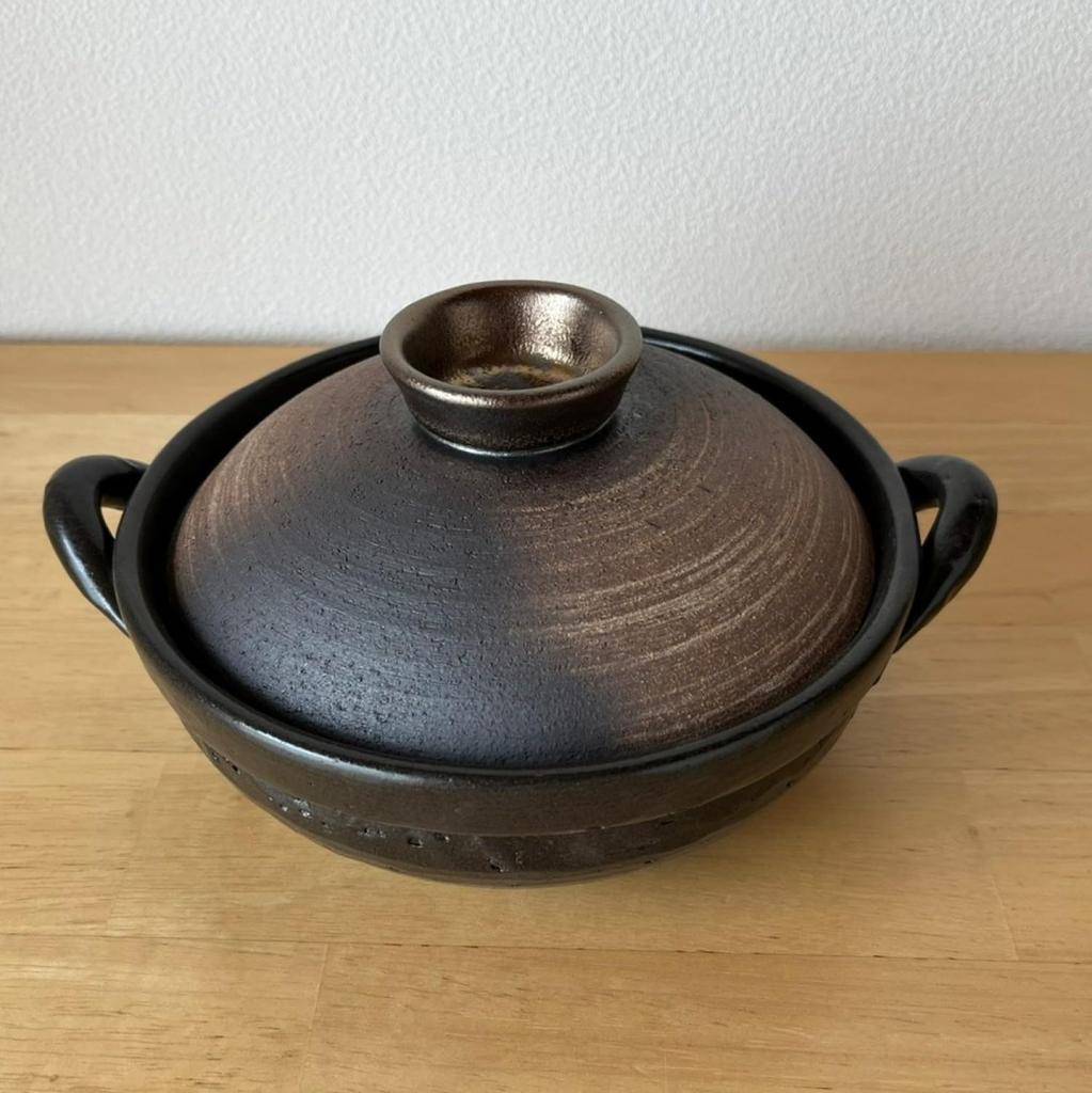 Japanese Tosai Gold-painted No. 6 Handmade Earthenware Pot