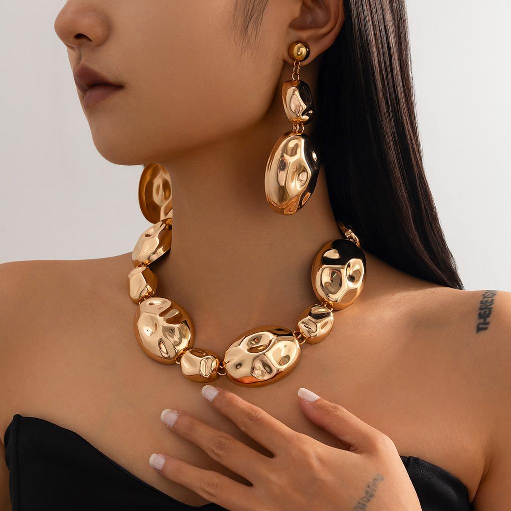 Exaggerated Glossy Pleated Necklace Fashion Irregular Metallic Necklace Set