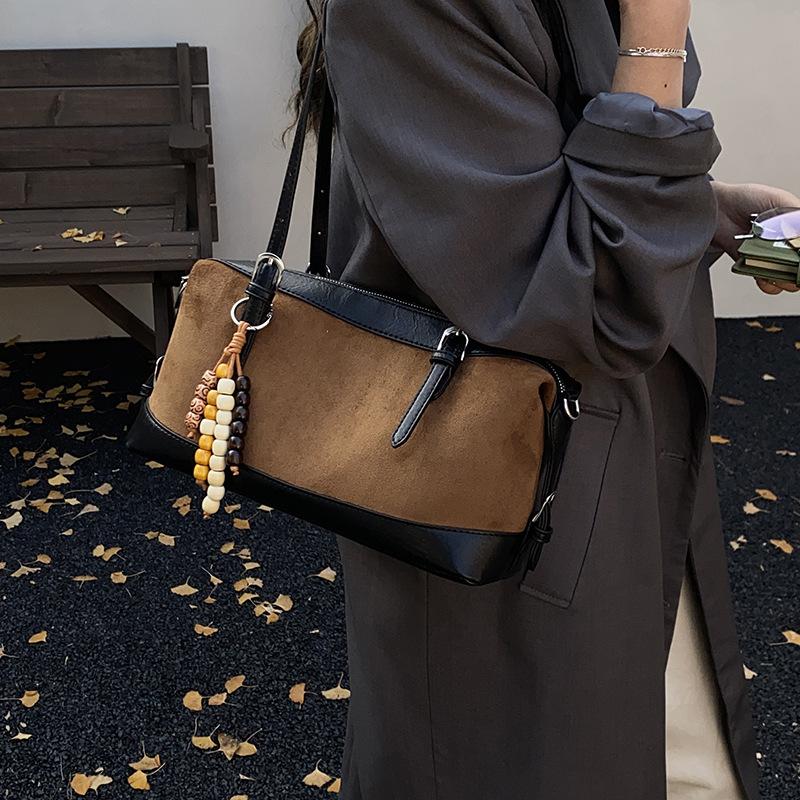 Frosted retro small bag women's autumn and winter 2025 new niche design messenger bag popular ins portable pillow bag