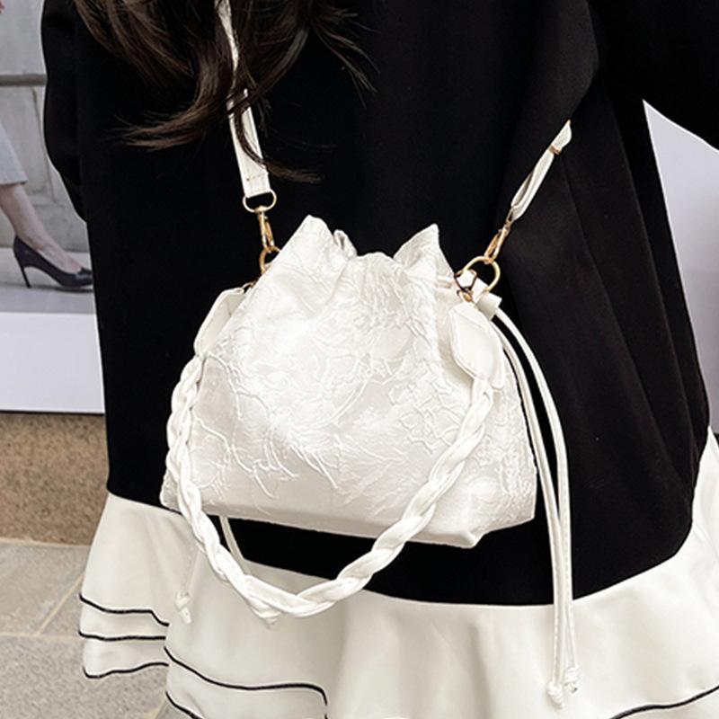 

New Chinese bag women s pearl handbag 2025 summer new butterfly jacquard bucket bag premium messenger bag белый